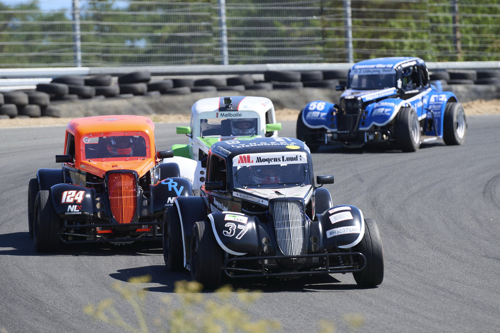 Mike Mathiesen, Patrick Gam Nielsen og Sebastian Vej var i tæt kamp om sidste podieplads i finalen i Grand Prix Tours Legend Car Cuppen
(Foto: Grippo)
